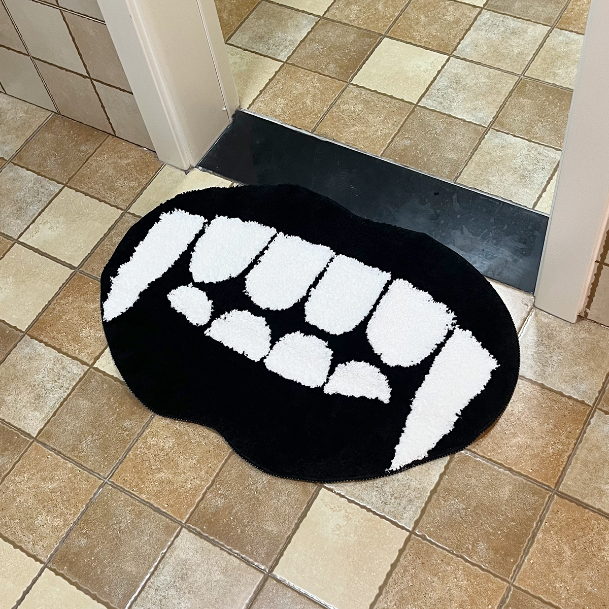 Black and White Ghost Tooth Tufted Rug